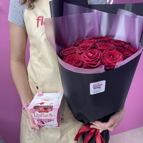 Розы и коробка рафаэлло